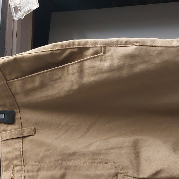 Volcom Shorts  Sz 36 NWOT    BUTTON MISSING - Picture 4 of 12